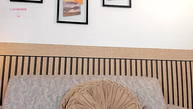 Alison_rous_'s cam snapshot