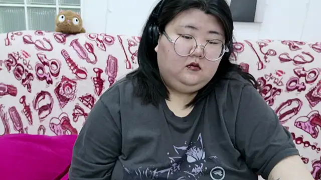 Nadine_asian live sex cam