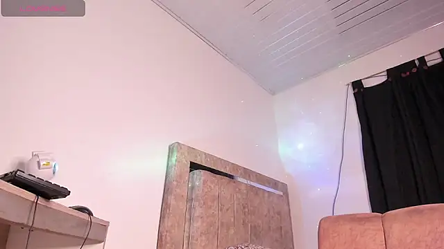 Kriss_Edwards live sex cam