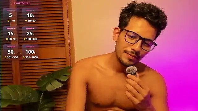 Nicholasrodrii live sex cam