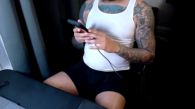 WyattBBC live sex cam