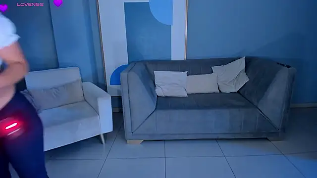 AlessaRomero live sex cam