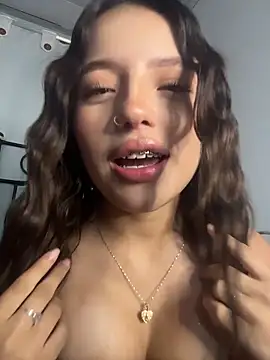 Sofia18_pinkk live sex cam