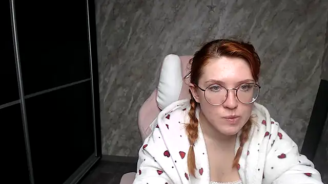 Reginasmilee live sex cam