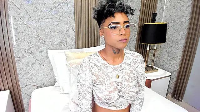 LuciaWallace's cam snapshot