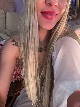 MelaFoxx live sex cam