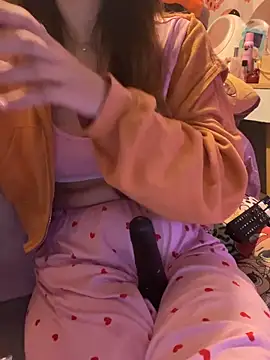 LaPetitechienne1 live sex cam