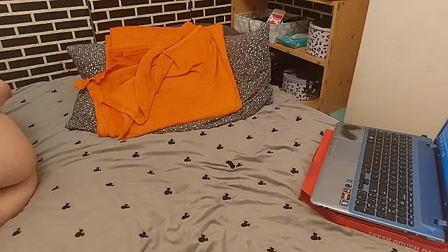 Spatgirl live sex cam