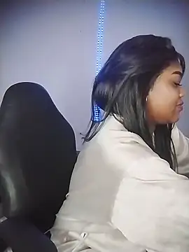 Roonie_garces live sex cam