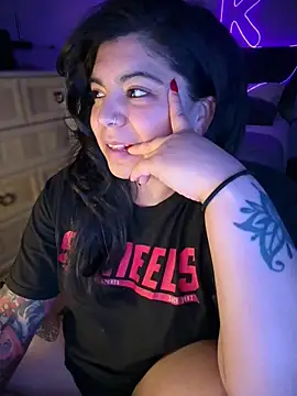 kimmiakiss22's cam snapshot