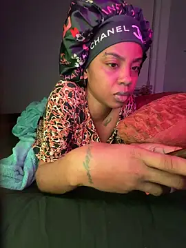 TheRealOshunQueen live sex cam