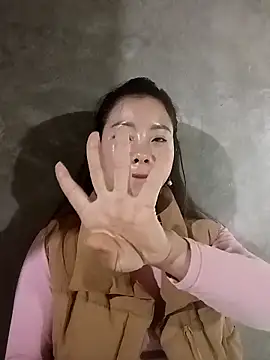 milo123-xx live sex cam