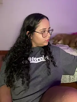 CurlyGirl_1's cam snapshot