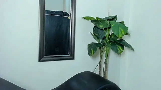 Skinnyfucked live sex cam