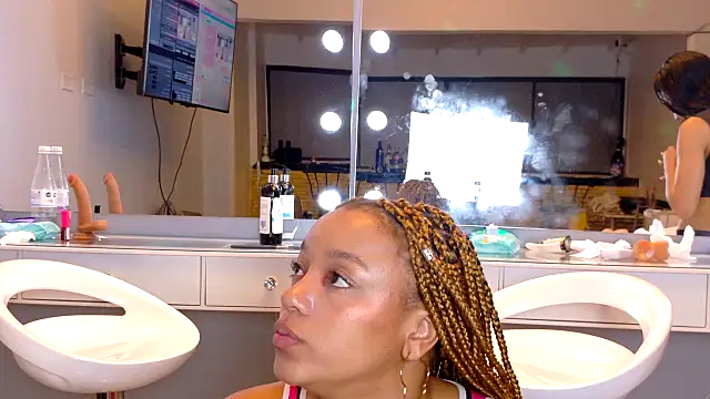 chocolatecrememia's cam snapshot