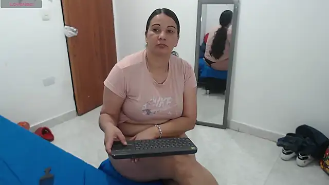 Laura_fox1's cam snapshot