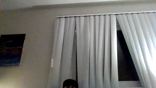 Tallhungandcloudy's cam snapshot