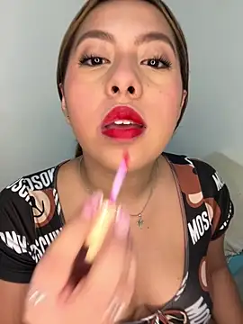 Emiily_joee_'s cam snapshot