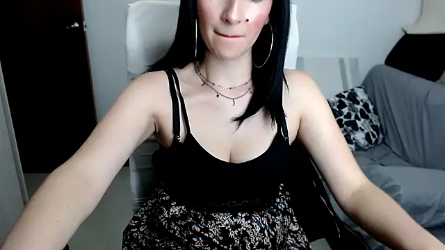 Laura-pervert live sex cam