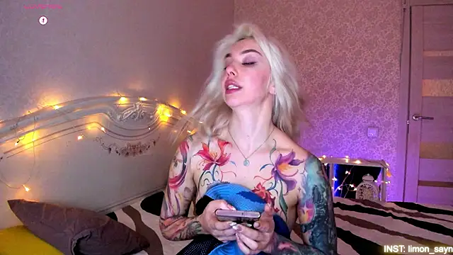 LillyMoure_ live sex cam