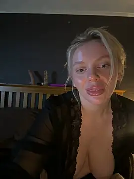 Blonde-Bella-XX's cam snapshot