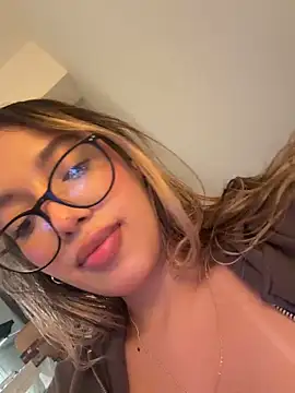 saliha_pinky_'s cam snapshot