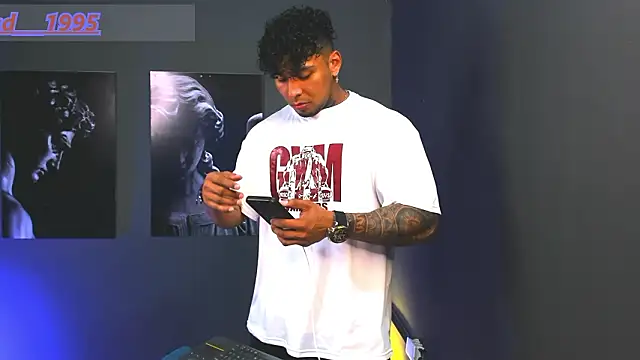 bradley_smith live sex cam