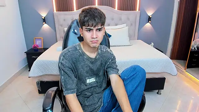 Tommy18__ live sex cam