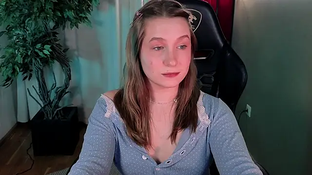 saint_trisha's cam snapshot