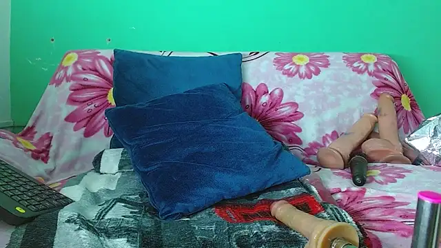 avaleri_cherry's cam snapshot