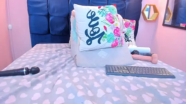 neferet_opal's cam snapshot