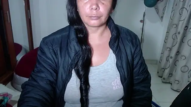 vivian-milf's cam snapshot