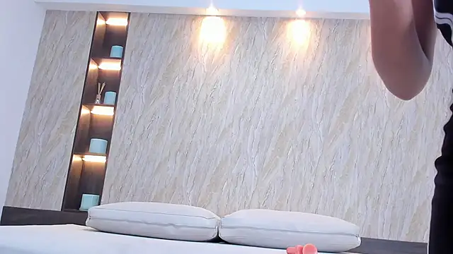 alina_hart's cam snapshot