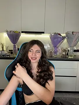 CurlyLara's cam snapshot