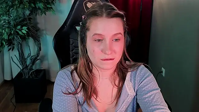 saint_trisha's cam snapshot