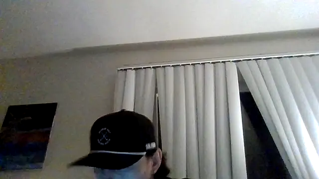 Tallhungandcloudy's cam snapshot