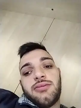 Francescodicristina44's cam snapshot