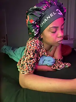 TheRealOshunQueen live sex cam
