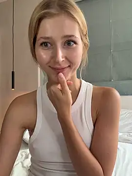 LunaRase live sex cam