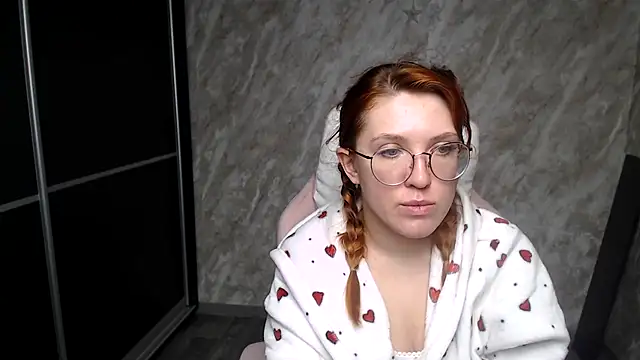 Reginasmilee live sex cam