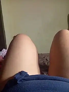 Ravena2290 live sex cam