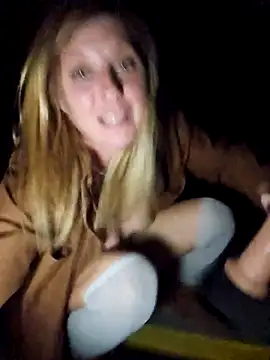 SheIsSomething live sex cam