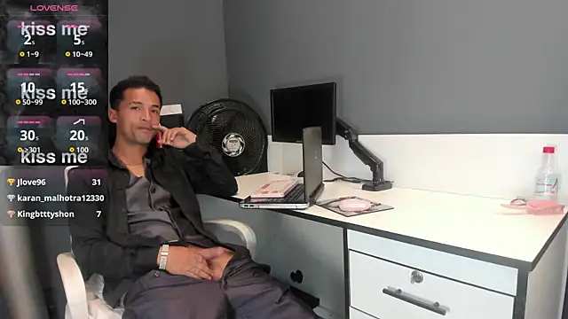 Nikki_and_Mayk live sex cam