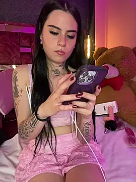 Veronicaa_lodge1's cam snapshot