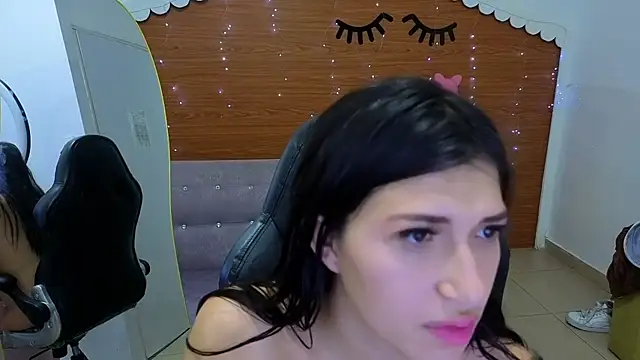 mila_t_'s cam snapshot