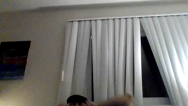 Tallhungandcloudy's cam snapshot