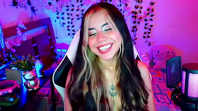 Kittyuwu_'s cam snapshot