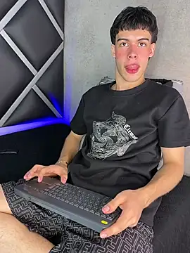 Lucian-greyy live sex cam