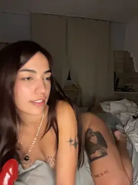 littlethyy's cam snapshot