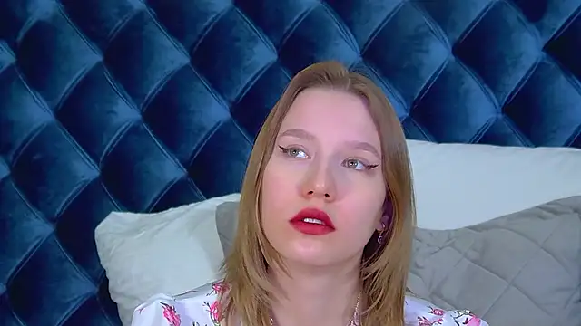 LiliLinn live sex cam